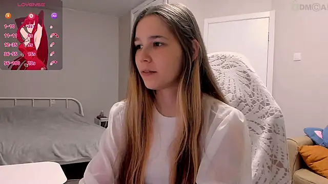 Snapshot of ValerieBubbles chatting on 8, 11, 2025 ValerieBubbles online show from 8, 11, 2025