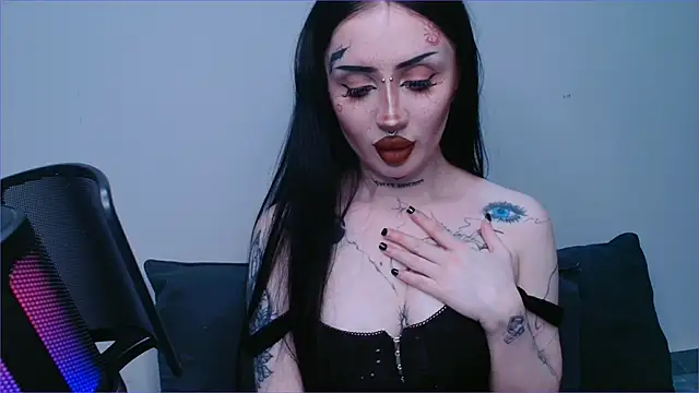 alisa tattoogirl1 online show from 30, 10, 2025