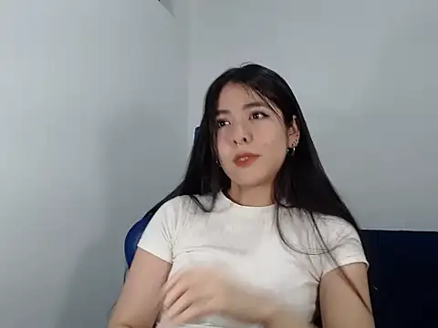 Snapshot of EloiseJun chatting on 11, 11, 2025 EloiseJun online show from 11, 11, 2025