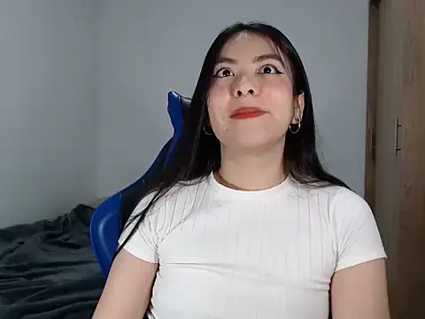 Snapshot of EloiseJun chatting on 23, 11, 2025 EloiseJun online show from 23, 11, 2025