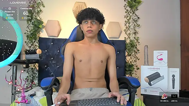 Snapshot of _taylor_black chatting on 13, 11, 2025 taylor black online show from 13, 11, 2025