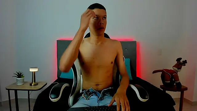 Snapshot of milo_cruz chatting on 21, 11, 2025 milo cruz online show from 21, 11, 2025