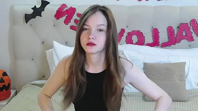 Snapshot of MichelleRoux chatting on 25, 10, 2025 MichelleRoux online show from 25, 10, 2025