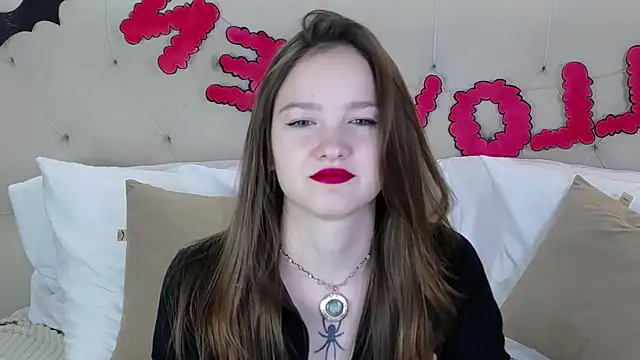 Snapshot of MichelleRoux chatting on 26, 10, 2025 MichelleRoux online show from 26, 10, 2025