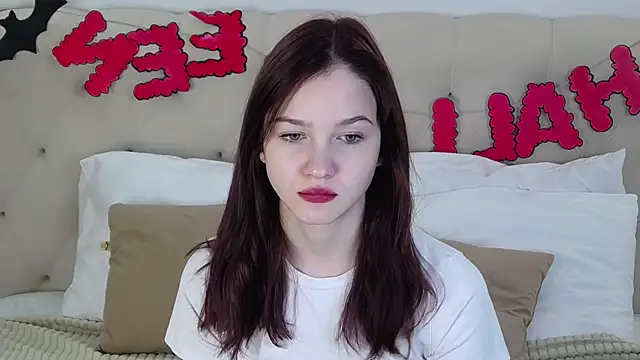 Snapshot of MichelleRoux chatting on 1, 11, 2025 MichelleRoux online show from 1, 11, 2025