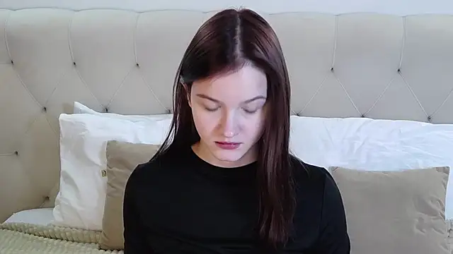 Snapshot of MichelleRoux chatting on 3, 11, 2025 MichelleRoux online show from 3, 11, 2025