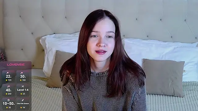 Snapshot of MichelleRoux chatting on 8, 11, 2025 MichelleRoux online show from 8, 11, 2025