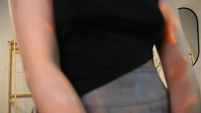 MoiraEger online show from 5, 12, 2025