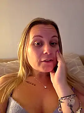 Miss-ShelbyXX online show from 18, 9, 2025