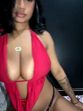 Snapshot of hillarymoreninha chatting on 7, 11, 2025 hillarymoreninha online show from 7, 11, 2025