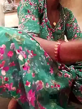 Snapshot of aunty_sumy chatting on 4, 11, 2025 aunty sumy online show from 4, 11, 2025