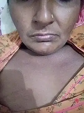 Snapshot of aunty_sumy chatting on 13, 11, 2025 aunty sumy online show from 13, 11, 2025