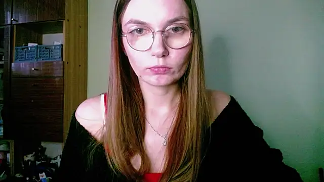 LooveELLYx online show from 4, 12, 2024