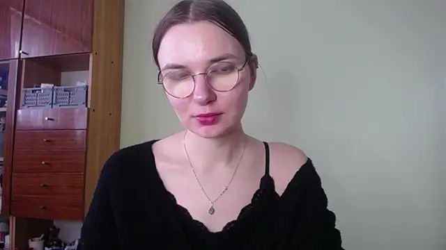 LooveELLYx online show from 6, 12, 2024