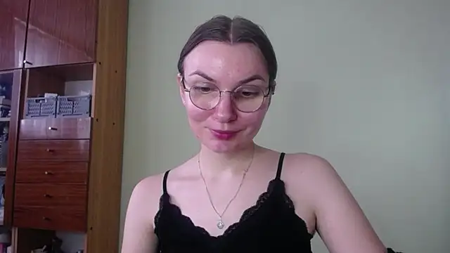 LooveELLYx online show from 6, 12, 2024