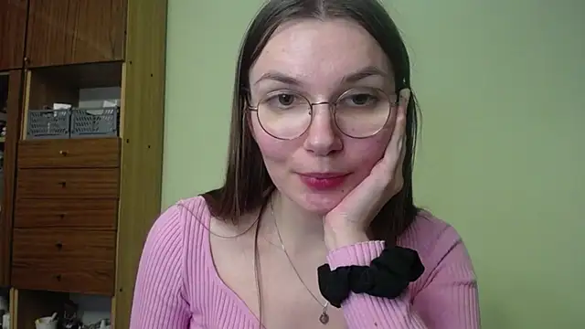 LooveELLYx online show from 10, 12, 2024