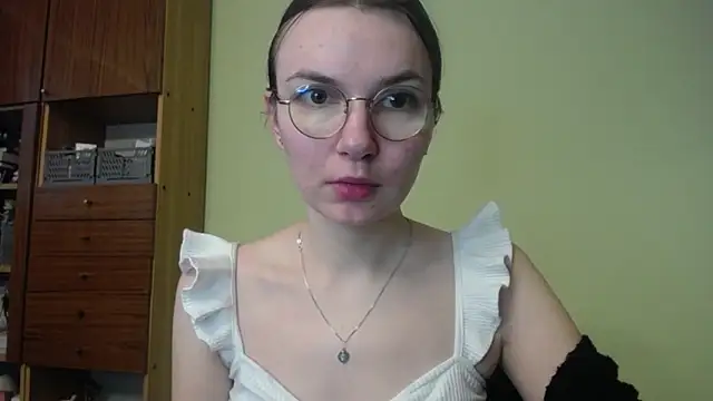 LooveELLYx online show from 11, 12, 2024