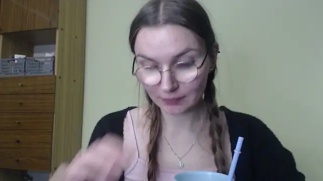LooveELLYx online show from 16, 12, 2024