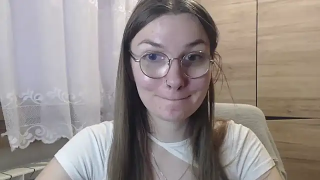 LooveELLYx online show from 2, 1, 2025