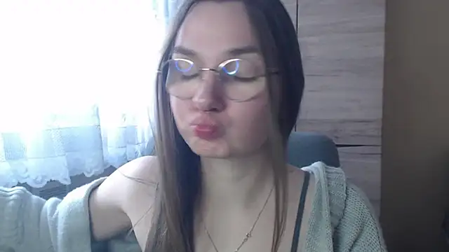 LooveELLYx online show from 4, 1, 2025
