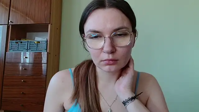 LooveELLYx online show from 6, 3, 2026