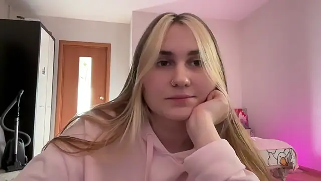 Crystal Moonk online show from 13, 10, 2025