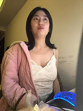 Snapshot of Olivia-l chatting on 13, 11, 2025 Olivia-l online show from 13, 11, 2025