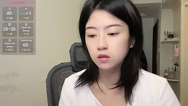 Snapshot of Olivia-l chatting on 17, 11, 2025 Olivia-l online show from 17, 11, 2025