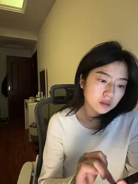 Snapshot of Olivia-l chatting on 1, 12, 2025 Olivia-l online show from 1, 12, 2025