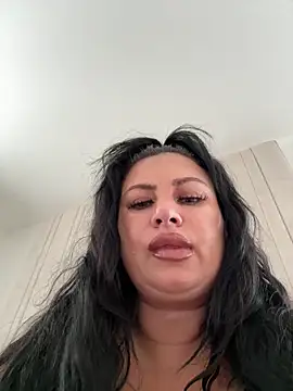 Desire-XOXOX online show from 28, 9, 2025