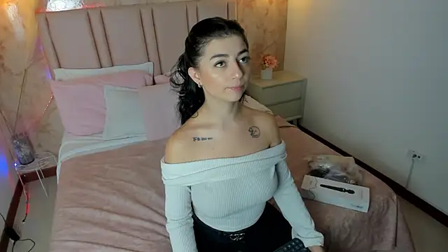 Snapshot of anntonella_watson chatting on 21, 10, 2025 anntonella watson online show from 21, 10, 2025