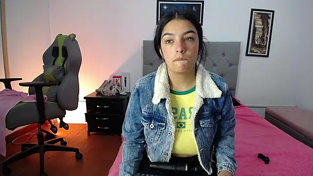 Esmeraldaa- online show from 9, 10, 2025