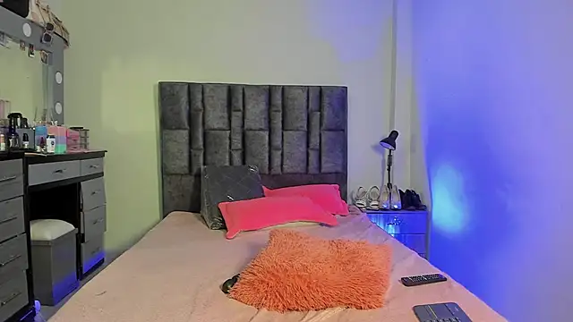 Esmeraldaa- online show from 8, 1, 2026