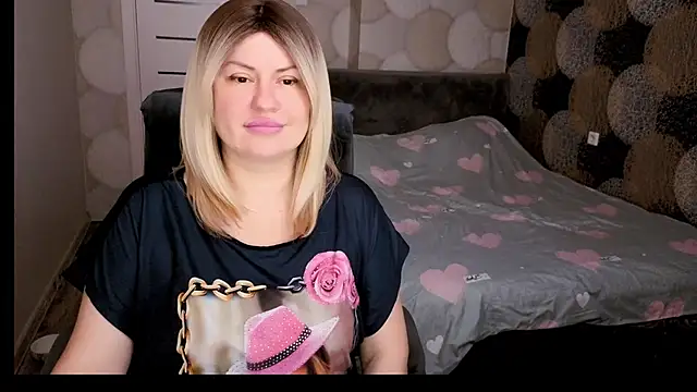 CrystallKiss online show from 3, 10, 2025