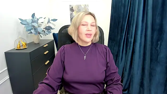 Snapshot of NinaStarle chatting on 11, 10, 2025 NinaStarle online show from 11, 10, 2025