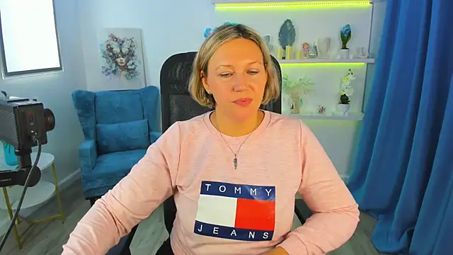 Snapshot of NinaStarle chatting on 12, 10, 2025 NinaStarle online show from 12, 10, 2025