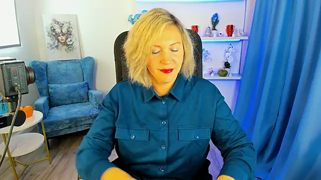 Snapshot of NinaStarle chatting on 18, 10, 2025 NinaStarle online show from 18, 10, 2025