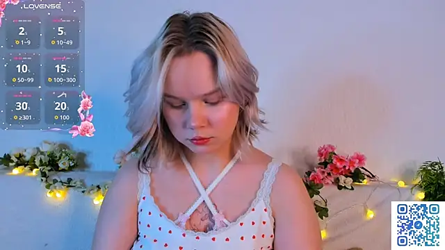 Snapshot of girlllsooft chatting on 11, 11, 2025 girlllsooft online show from 11, 11, 2025