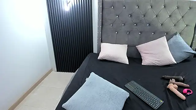 Snapshot of Scarbadgirl_ chatting on 2, 11, 2025 Scarbadgirl online show from 2, 11, 2025