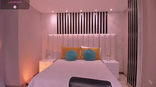 IsabellaMoreau online show from 15, 10, 2025