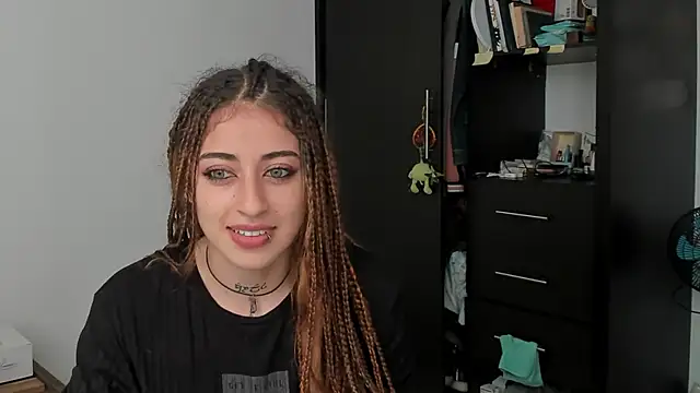 Snapshot of star_shooting8 chatting on 8, 9, 2025 star shooting8 online show from 8, 9, 2025