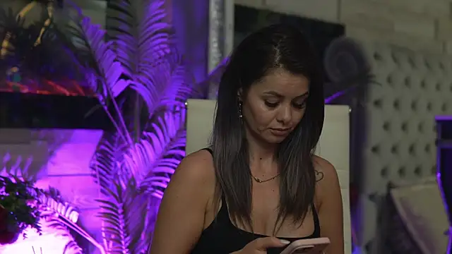 Snapshot of SeductiveMom chatting on 9, 9, 2025 SeductiveMom online show from 9, 9, 2025