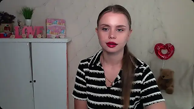 Snapshot of OceanicDawn chatting on 11, 9, 2025 OceanicDawn online show from 11, 9, 2025