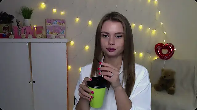 Snapshot of OceanicDawn chatting on 12, 9, 2025 OceanicDawn online show from 12, 9, 2025