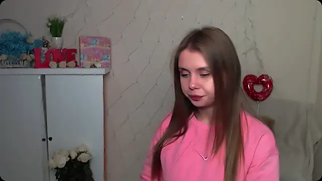 Snapshot of OceanicDawn chatting on 1, 10, 2025 OceanicDawn online show from 1, 10, 2025