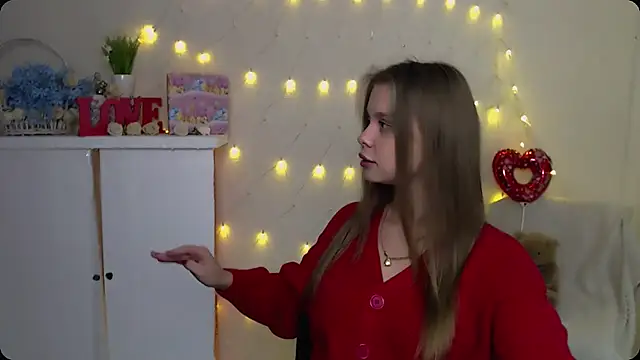 Snapshot of OceanicDawn chatting on 5, 10, 2025 OceanicDawn online show from 5, 10, 2025