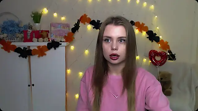 Snapshot of OceanicDawn chatting on 8, 10, 2025 OceanicDawn online show from 8, 10, 2025