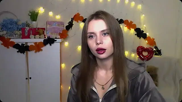 Snapshot of OceanicDawn chatting on 9, 10, 2025 OceanicDawn online show from 9, 10, 2025