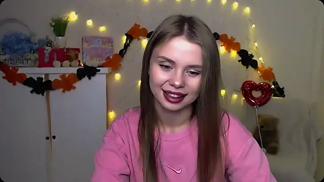 Snapshot of OceanicDawn chatting on 17, 10, 2025 OceanicDawn online show from 17, 10, 2025