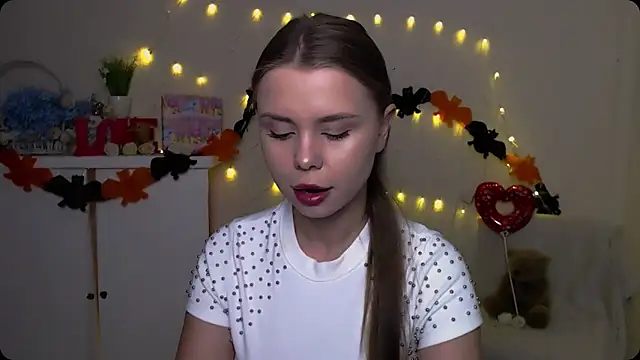 Snapshot of OceanicDawn chatting on 20, 10, 2025 OceanicDawn online show from 20, 10, 2025